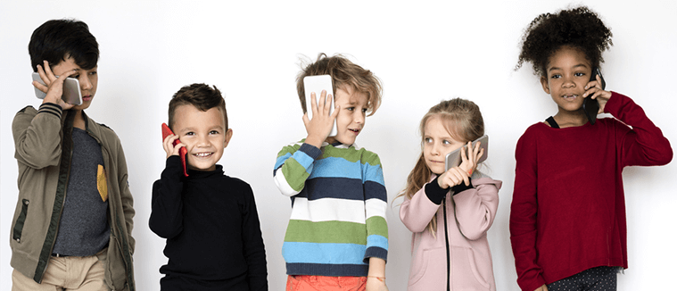 kids using mobile phones