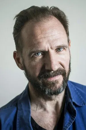 Ralph Fiennes as Chef Julian Slowik
Ralph Fiennes is a celebrated and highly experienced actor with over 60 film credits and multiple awards to his name.
